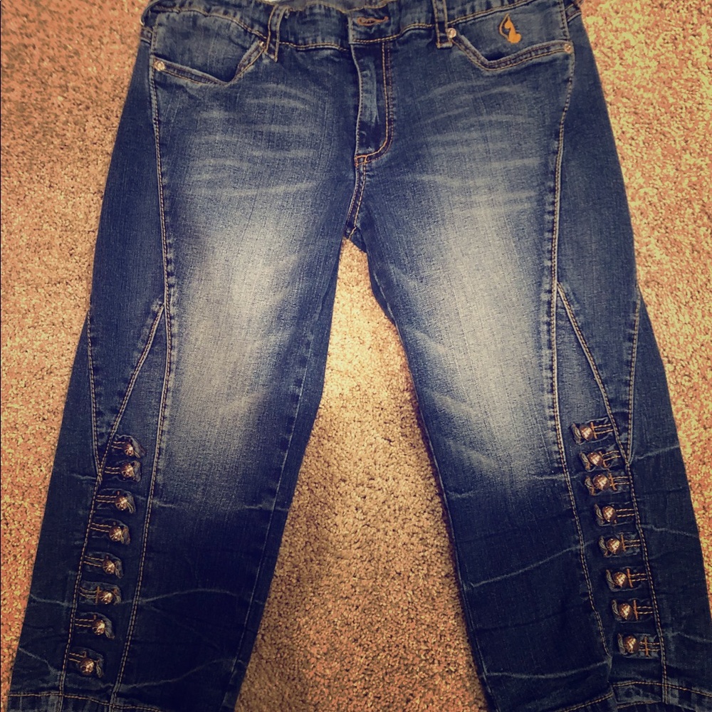 Baby phat capri’s